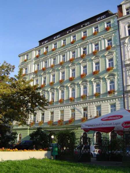 GREEN GARDEN HOTEL
