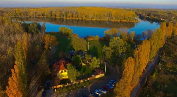 APÁLI ČÁRDA Restaurant & Pension