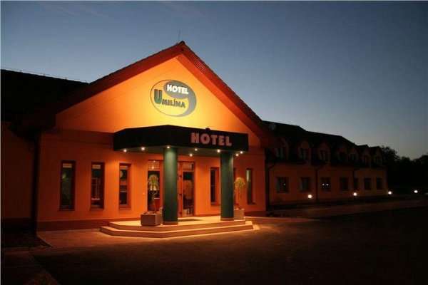 Hotel a motorest u Milína