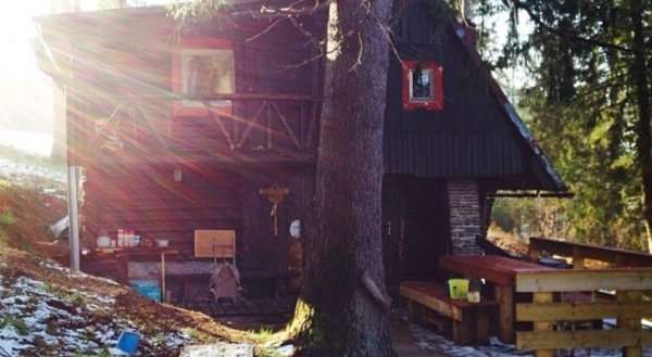 Bored in a hotel? A romantic cabin!