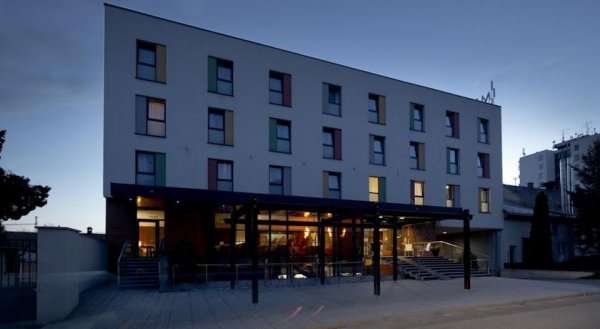 IMPIQ Hotel