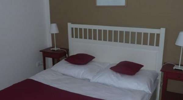 One-Bedroom Apartment Apartments Greenfield 3