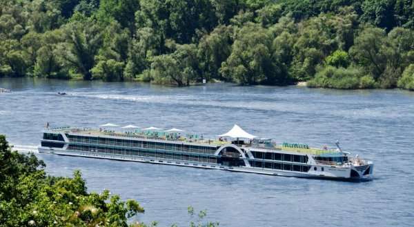 4 Star Hotelship