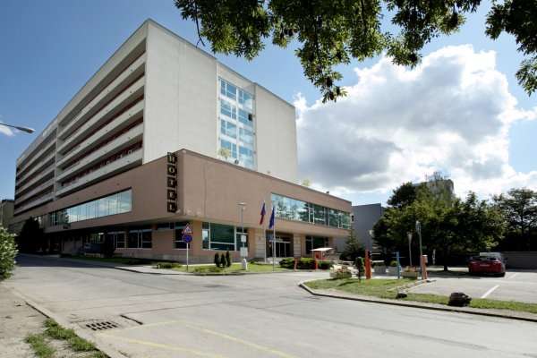 AVANTI Hotel