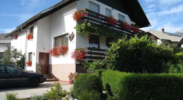Apartments and Rooms Tavcar