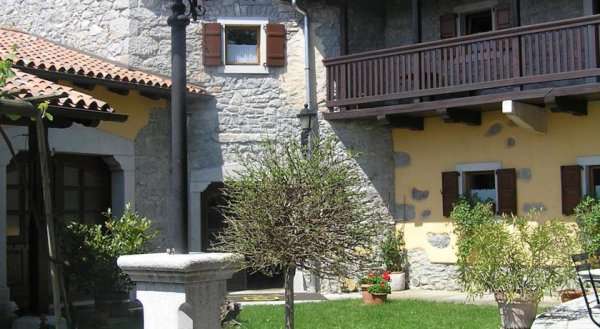 Guesthouse Domacija Sajna