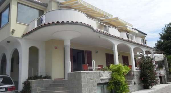Rooms and Apartments Roza