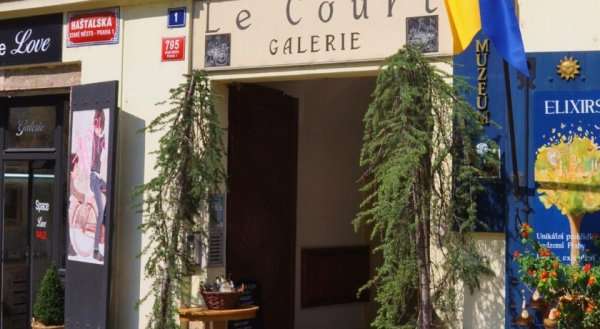 Apartment Court