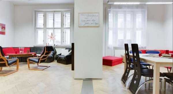 Charles Central Apartment