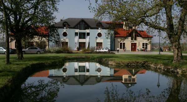 Darovanský Dvůr - Wellness & Golf Hotel