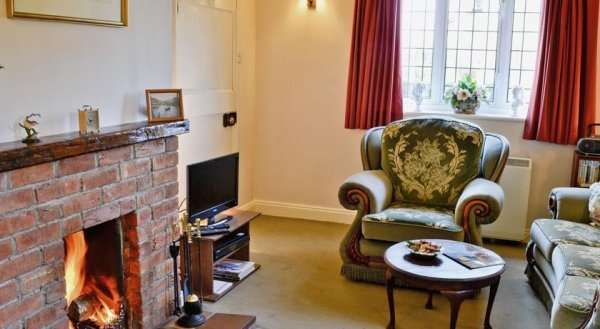 1 Tower End Cottages