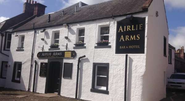 Airlie Arms Hotel
