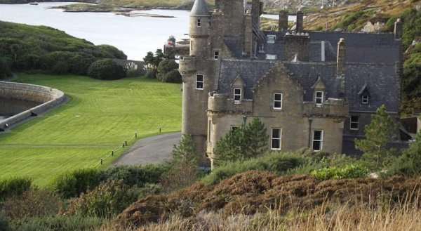 Amhuinnsuidhe Castle