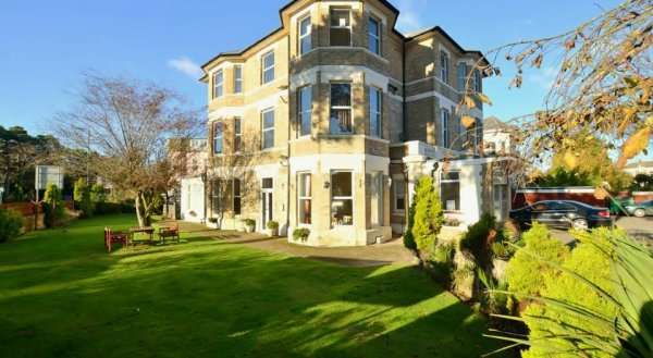 Applewood Hotel