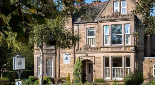 Ascot House Hotel