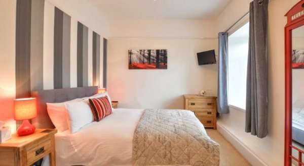 Avron House