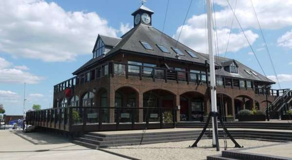 Boathouse Hotel