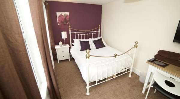 Bristol Serviced Lets - 152/154 Bath road
