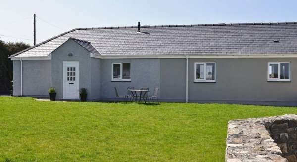 Bryn Ceinwen Bach