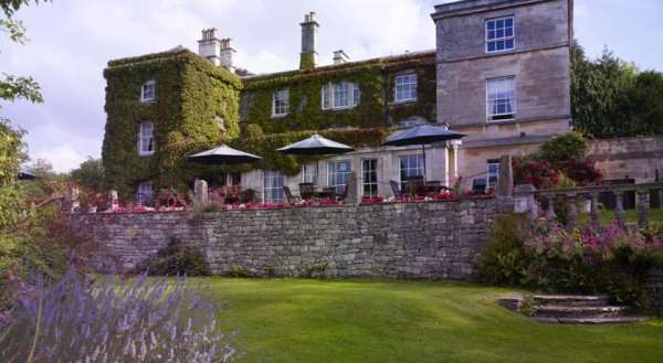 Burleigh Court Hotel