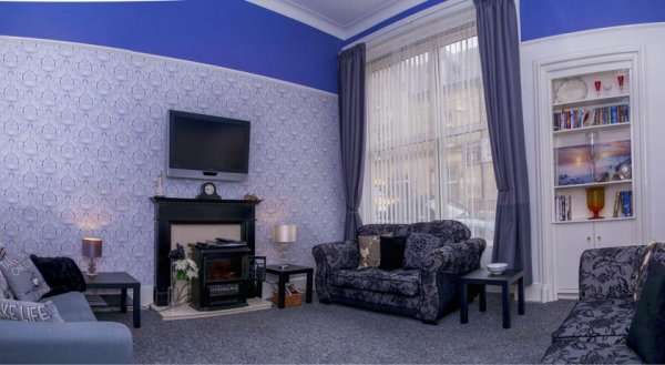 Burnbank Apartment