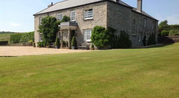 Cadson Manor