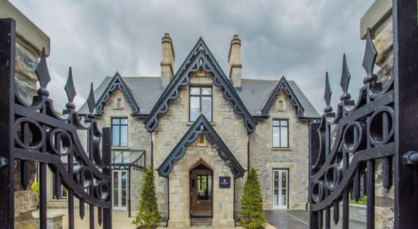 Cae Court Hotel