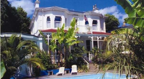 Cary Court - Guest House