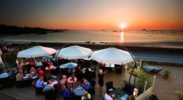 Cobo Bay Hotel