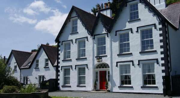 Coed Mawr Hall Bed & Breakfast