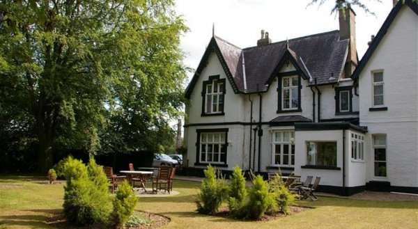 Cross Lanes Hotel