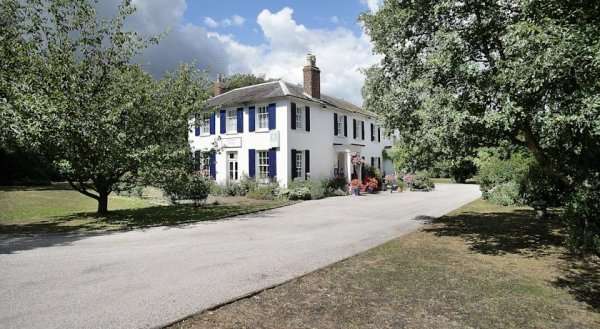 Crossways Hotel