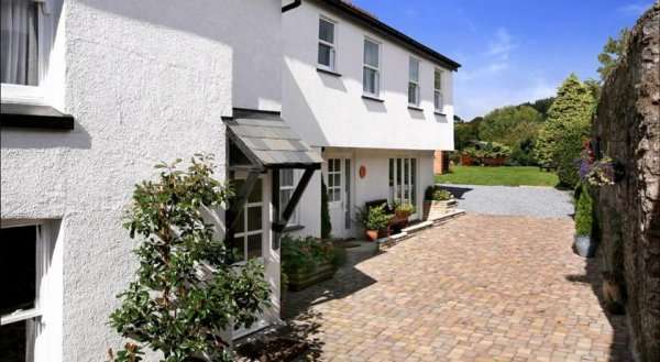 Dartmoor Apartments