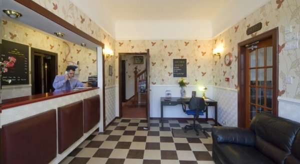 Kings Knoll Hotel