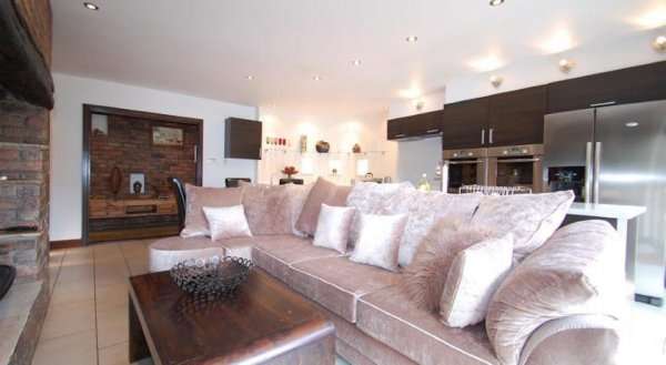 Knutsford Apartments