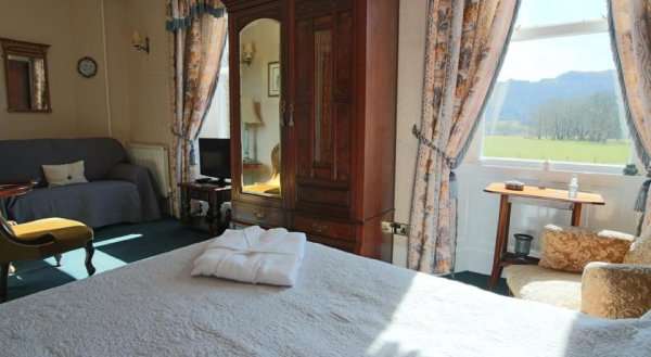 Lake View Country House