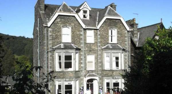 Lakes Lodge
