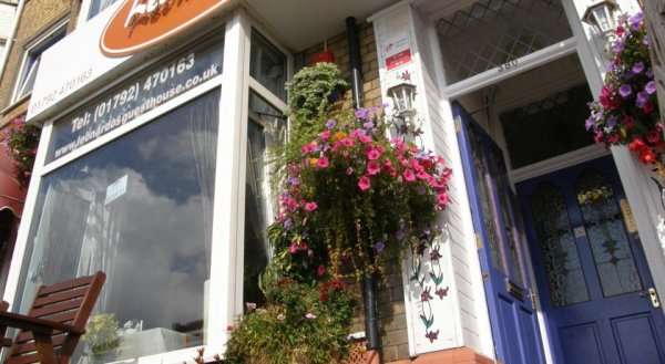 Leonardos Guest House