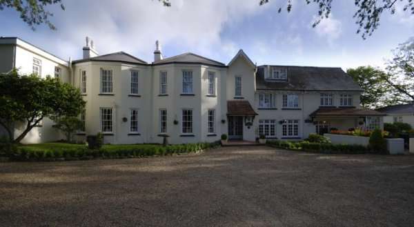 Les Douvres Hotel