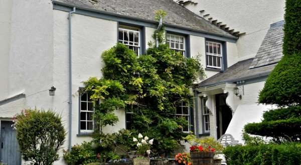 Low Graythwaite Hall
