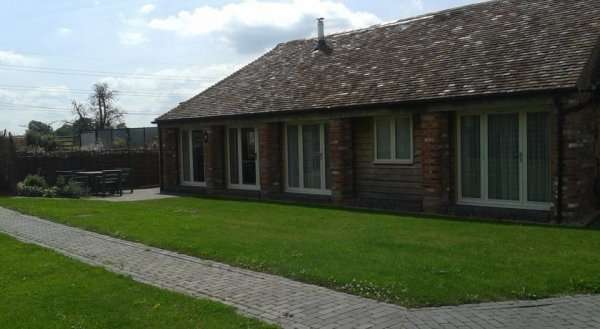 Lower Berrow Farm Cottages