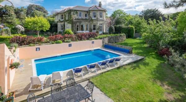 Luccombe Villa Holiday Apartments