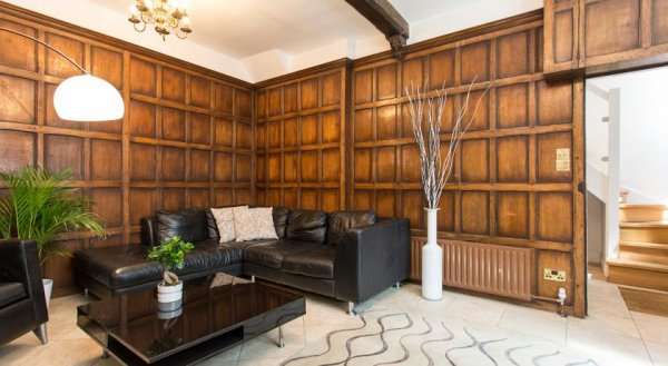 Luxury High-Street Kensington Apartment