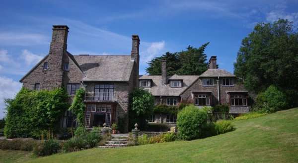 Lynch Country House