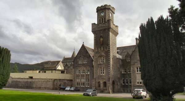 Old School Apartment Highland Club
