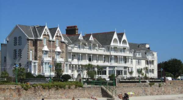 Ommaroo Hotel