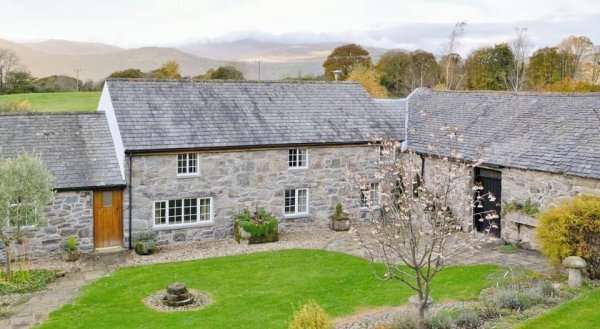 Plas Iwrwg Granary
