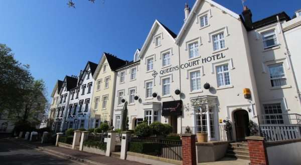 Queens Court Hotel