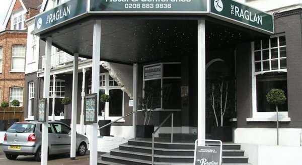 Raglan Hotel