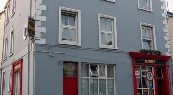 Buggle's Pub and Accommodation